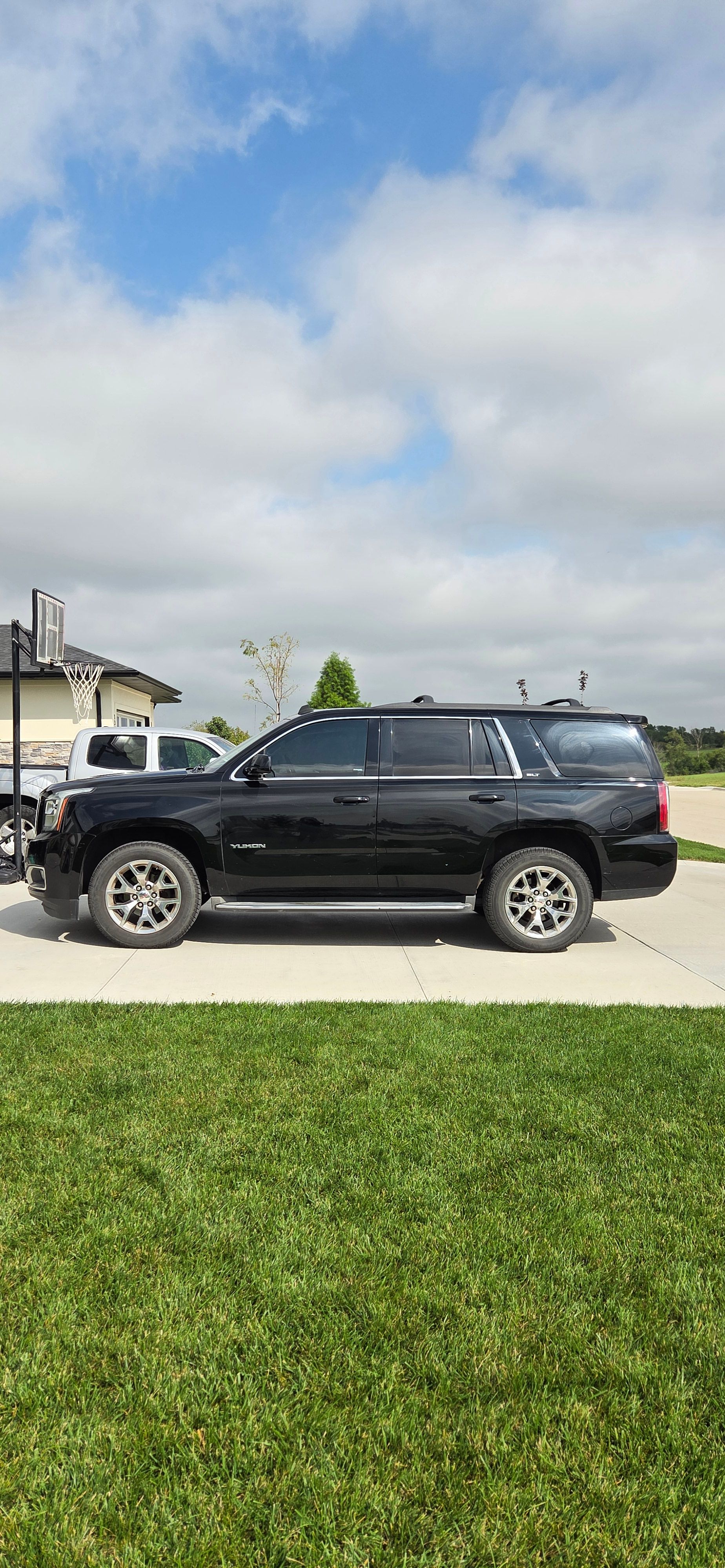 Used 2015 GMC Yukon SLT w/ Open Road Package AWD/4WD image 2