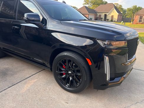 Used 2023 Cadillac Escalade Sport w/ LPO, ONYX Package image 6