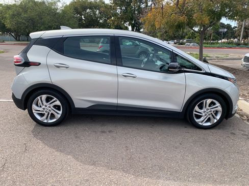 Used 2022 Chevrolet Bolt LT image 10