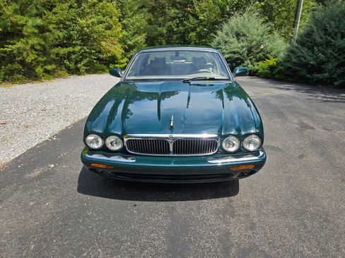 Used 2002 Jaguar XJ8 image 10
