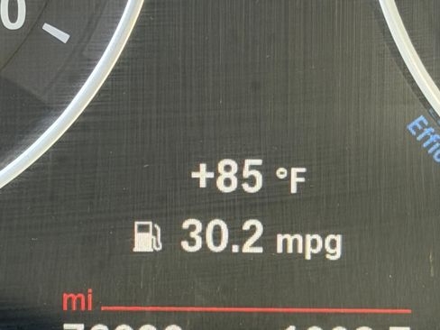 Used 2018 BMW 320i Sedan RWD image 16
