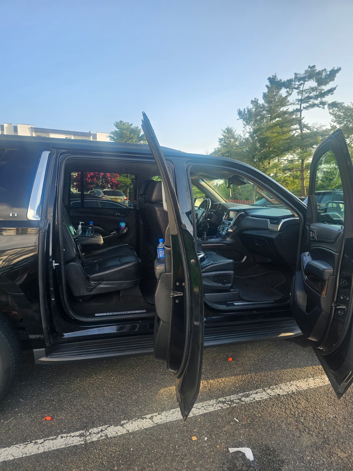 Used 2017 Chevrolet Suburban LT w/ Luxury Package AWD/4WD image 12