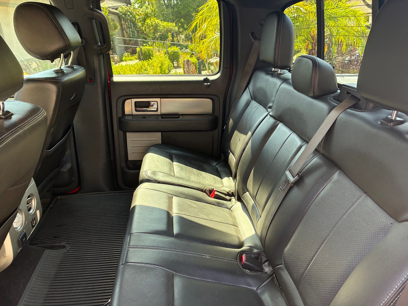 Used 2014 Ford F150 FX4 w/ Equipment Group 402A Luxury AWD/4WD image 14