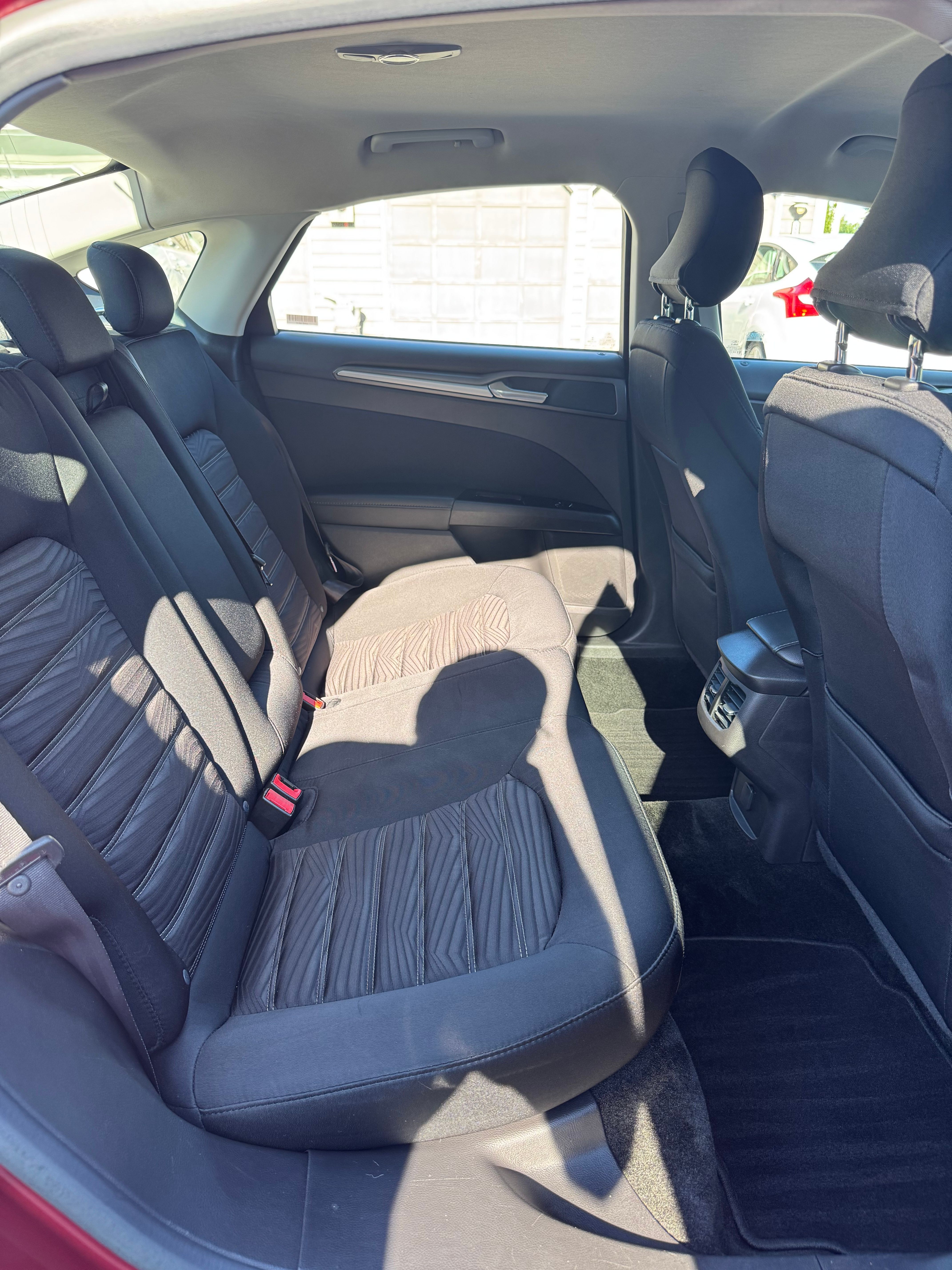 Used 2016 Ford Fusion SE FWD image 13