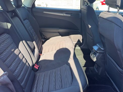 Used 2016 Ford Fusion SE FWD image 13