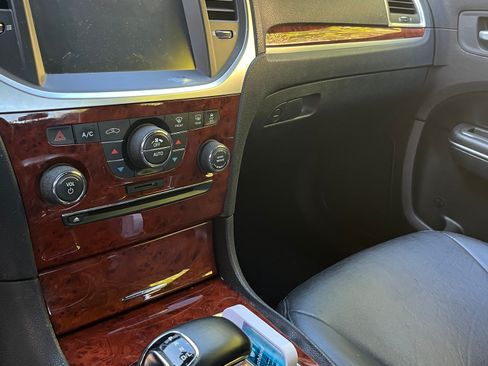 Used 2013 Chrysler 300 image 9