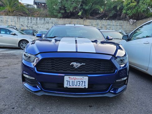 Used 2015 Ford Mustang Coupe image 2