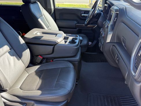 Used 2022 Chevrolet Silverado 2500 LT w/ Convenience Package image 9