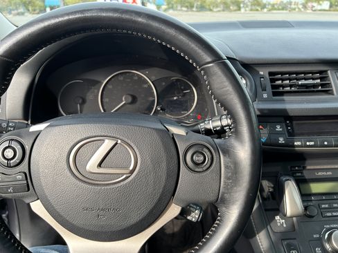 Used 2017 Lexus CT 200h w/ Seat Comfort Package image 32