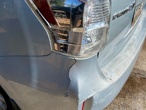 Used 2014 Toyota Prius V Five image 18