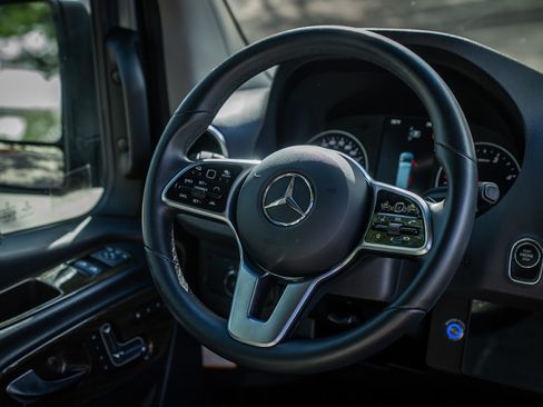 Used 2022 Mercedes-Benz Sprinter 2500 image 23