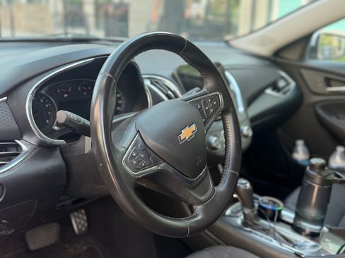 Used 2017 Chevrolet Malibu LT FWD image 8