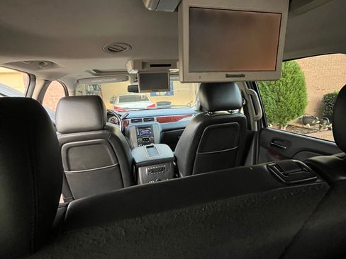 Used 2014 GMC Yukon XL SLT w/ SLT-2 Equipment Package image 11