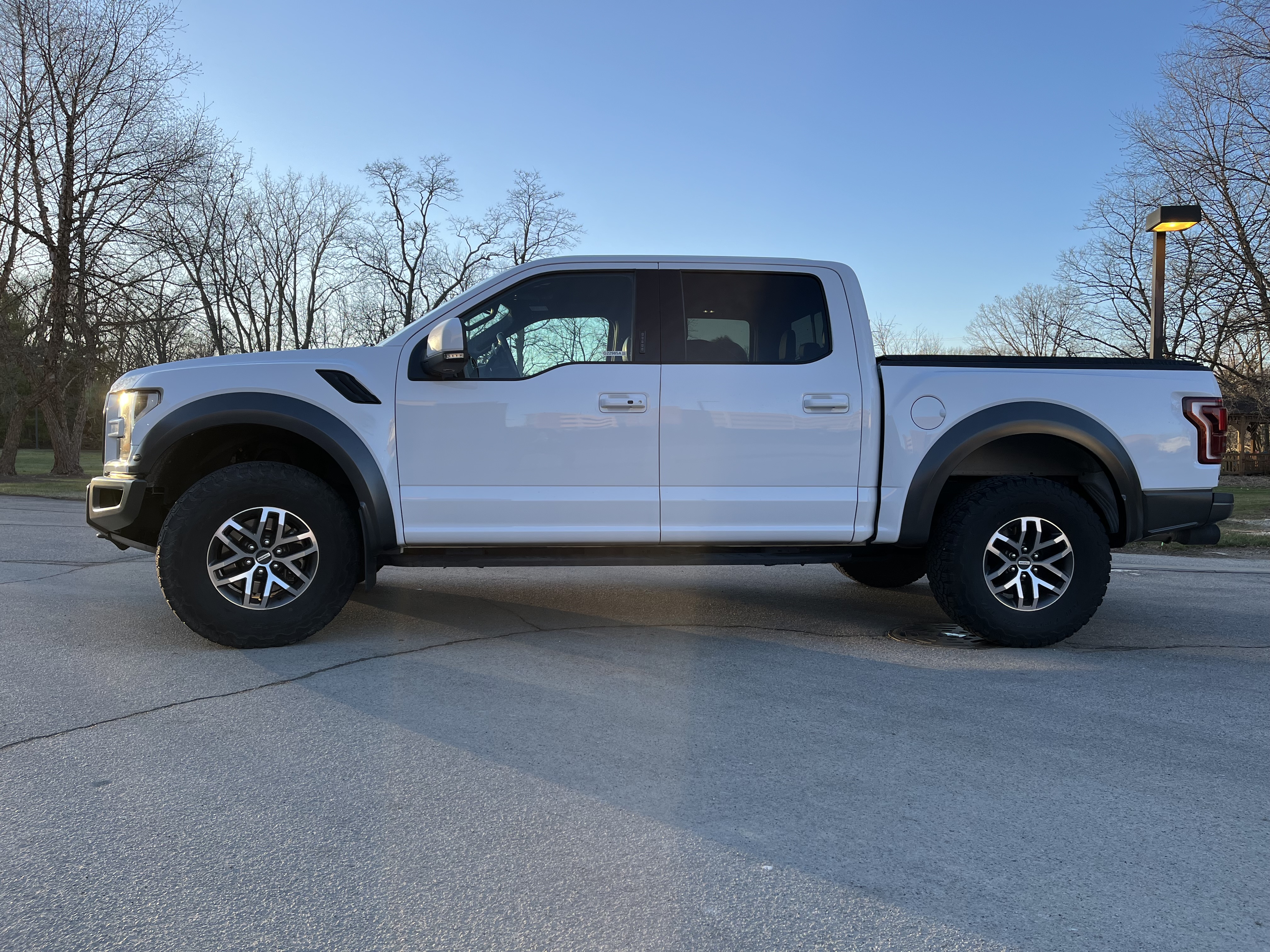 Used 2018 Ford F150 Raptor w/ Equipment Group 802A Luxury AWD/4WD image 2