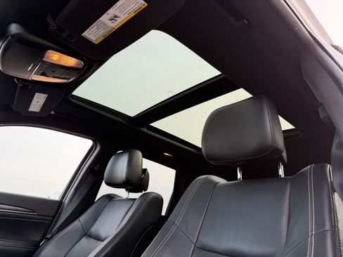 Used 2014 Jeep Grand Cherokee Limited w/ Luxury Group II image 17