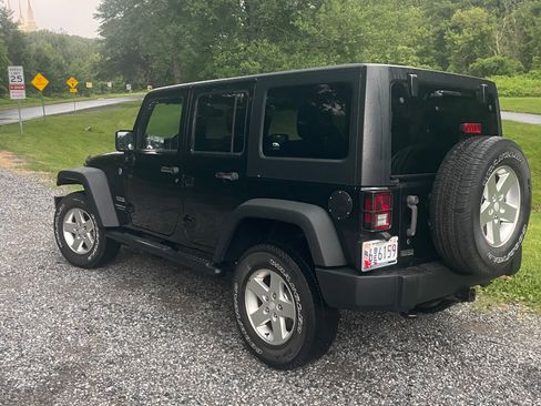 Used 2014 Jeep Wrangler Unlimited Sport w/ Quick Order Package 24S AWD/4WD image 2