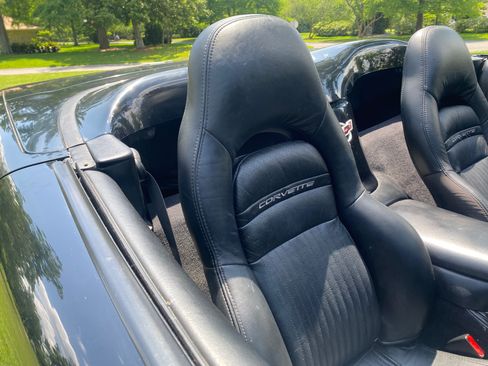Used 2003 Chevrolet Corvette Convertible 2D w/ Preferred Equipment Group1 image 11