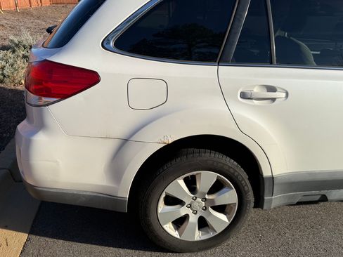 Used 2010 Subaru Outback 2.5i Premium image 9