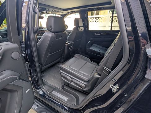 Used 2023 GMC Yukon Denali w/ Advanced Technology Package image 17