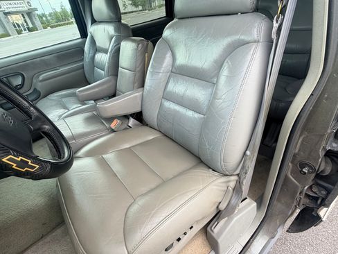 Used 1999 Chevrolet Suburban 4WD w/ Preferred Equipment Group 3 image 20