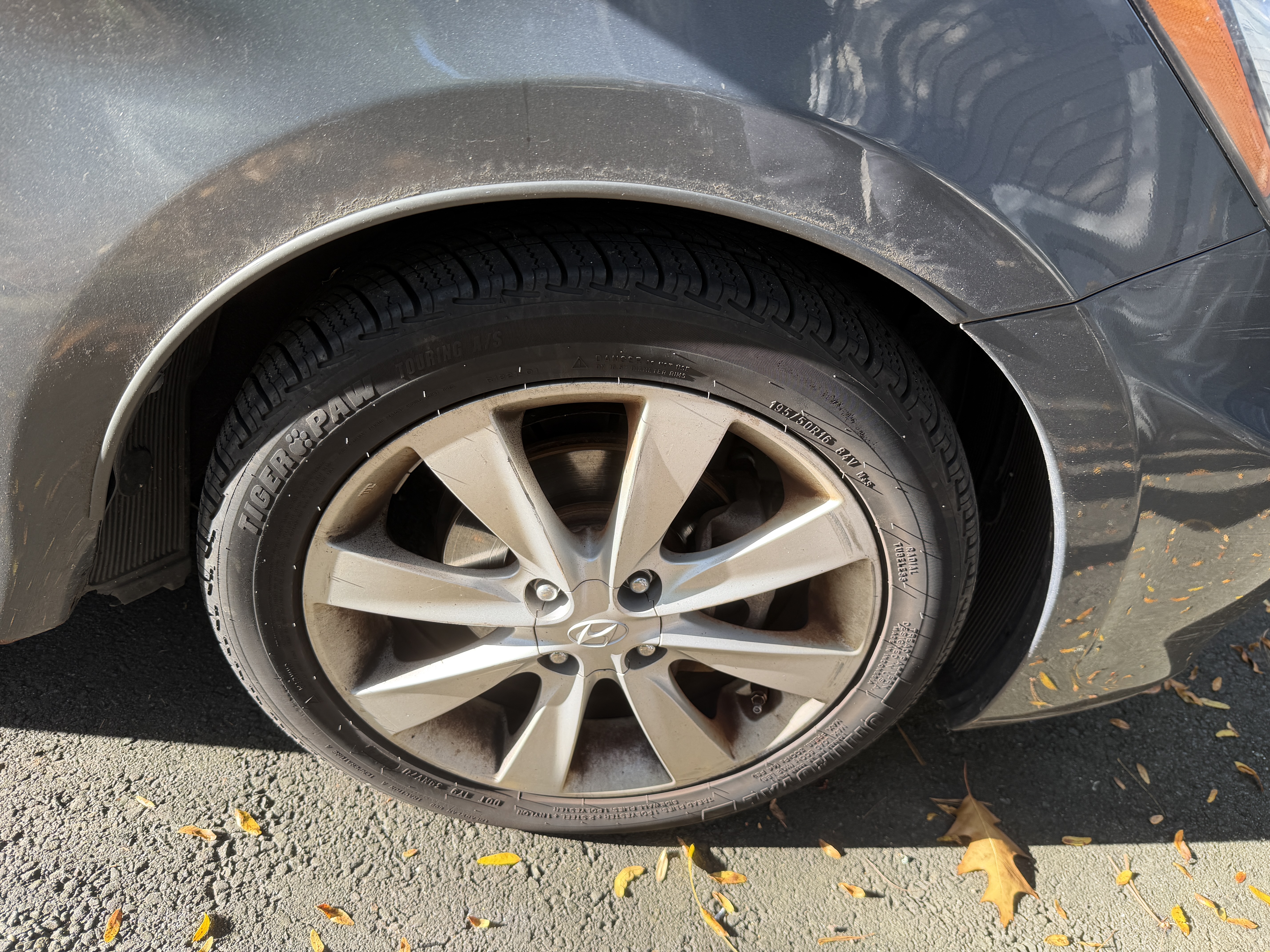 Used 2012 Hyundai Accent SE FWD image 2