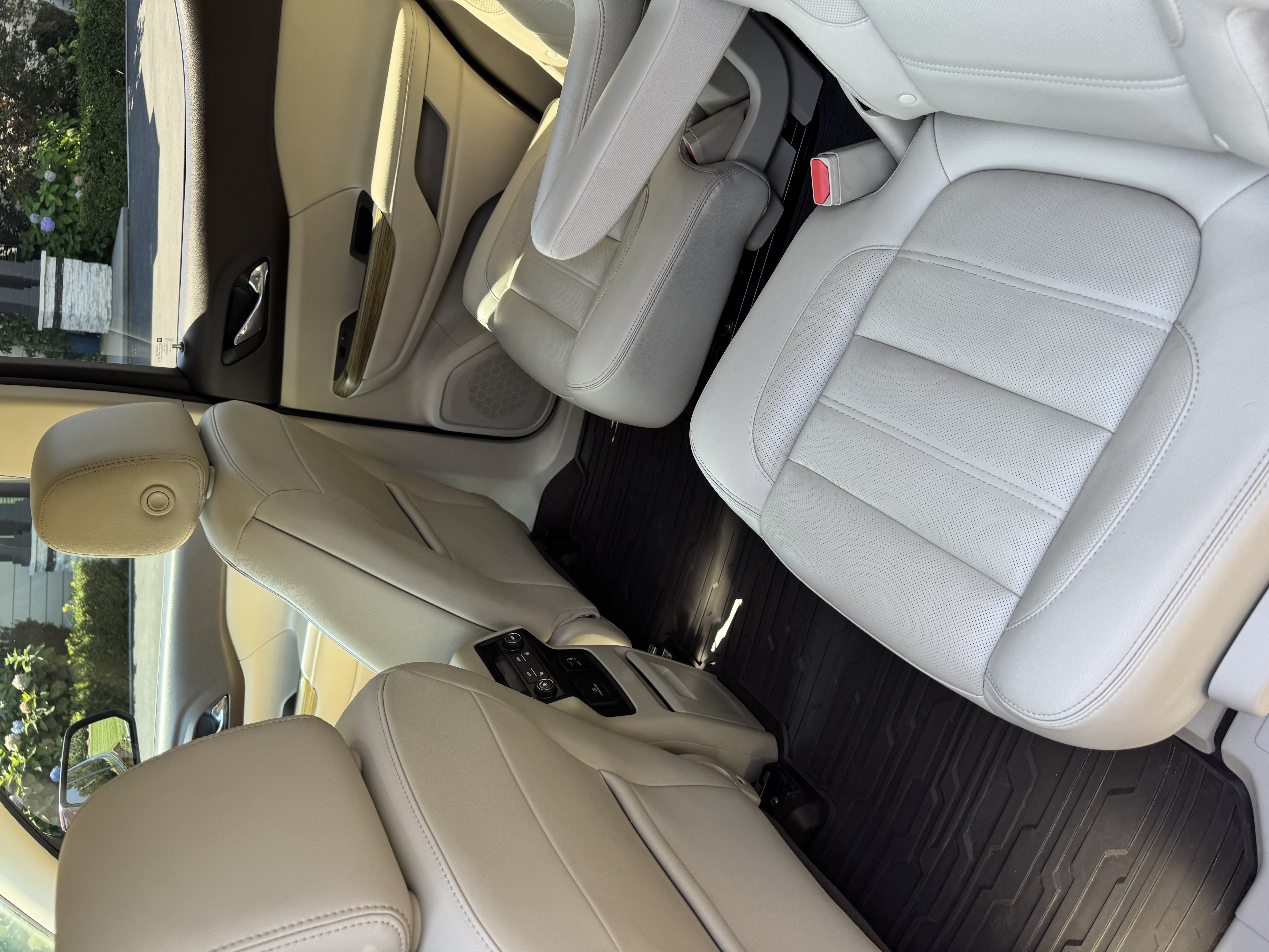 Used 2018 GMC Acadia Denali w/ Technology Package AWD/4WD image 18