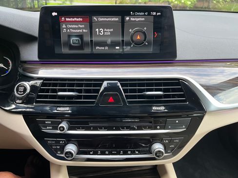 Used 2018 BMW 530i xDrive AWD/4WD image 9