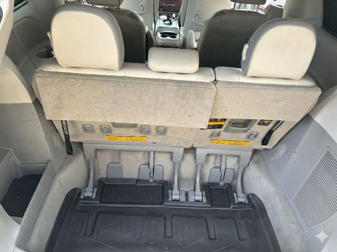 Used 2013 Toyota Sienna Limited image 15