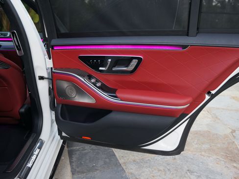 Used 2024 Mercedes-Benz S 580e 4MATIC Sedan image 17