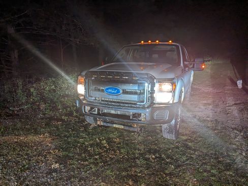 Used 2012 Ford F250 XLT w/ Snow Plow Prep Pkg image 15