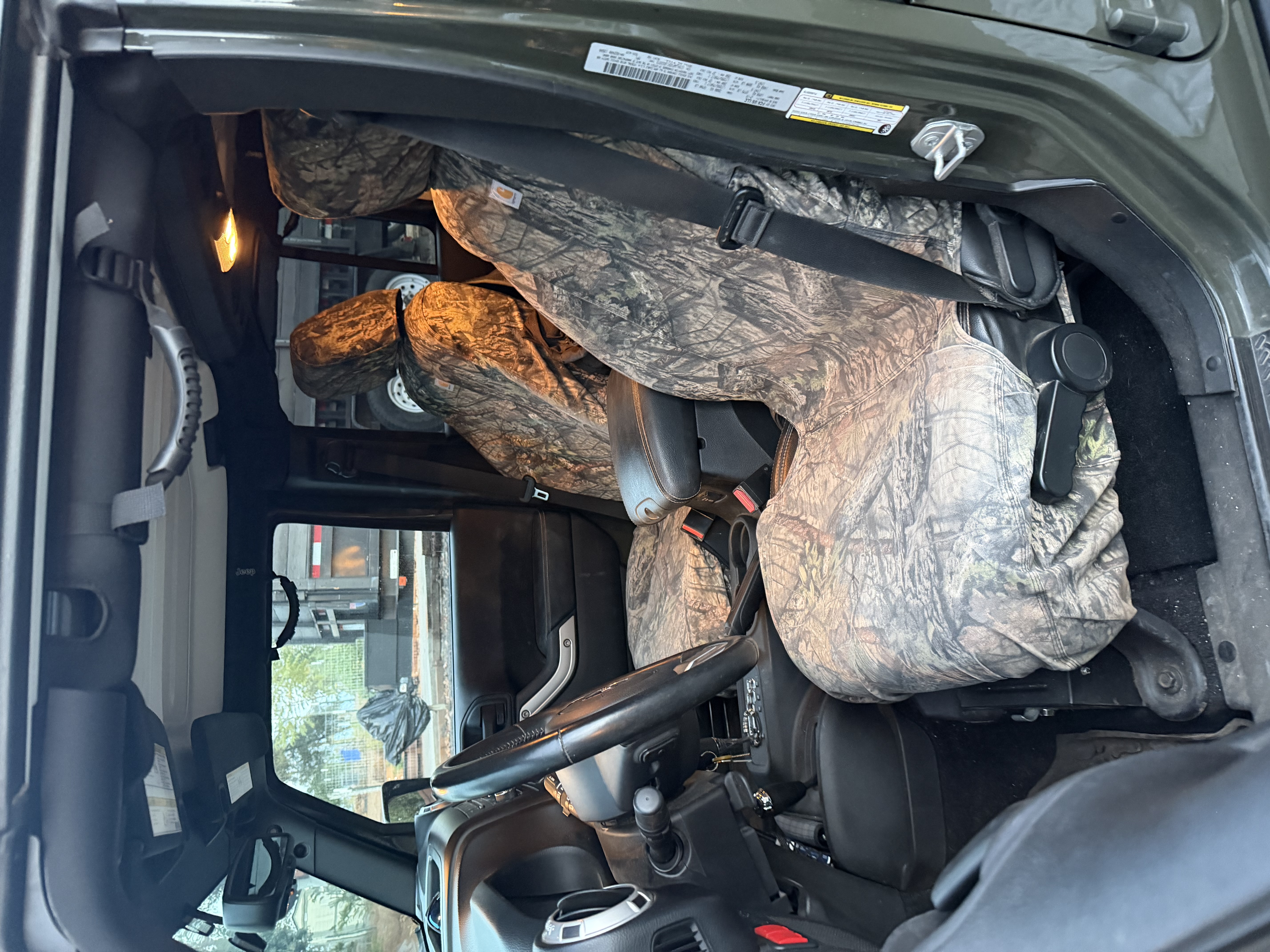 Used 2015 Jeep Wrangler Unlimited Rubicon AWD/4WD image 4