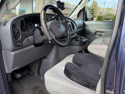 Used 2006 Ford E-350 and Econoline 350 XLT image 2