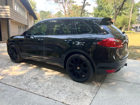 Used 2013 Porsche Cayenne S image 5