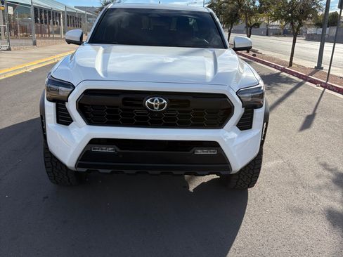 Used 2024 Toyota Tacoma TRD Off-Road image 2