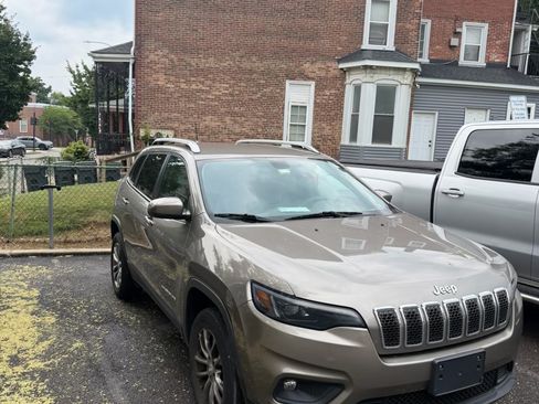 Used 2020 Jeep Cherokee Latitude Plus AWD/4WD image 6