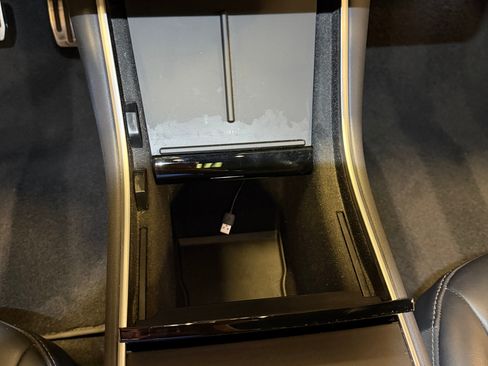 Used 2018 Tesla Model 3 Long Range image 22