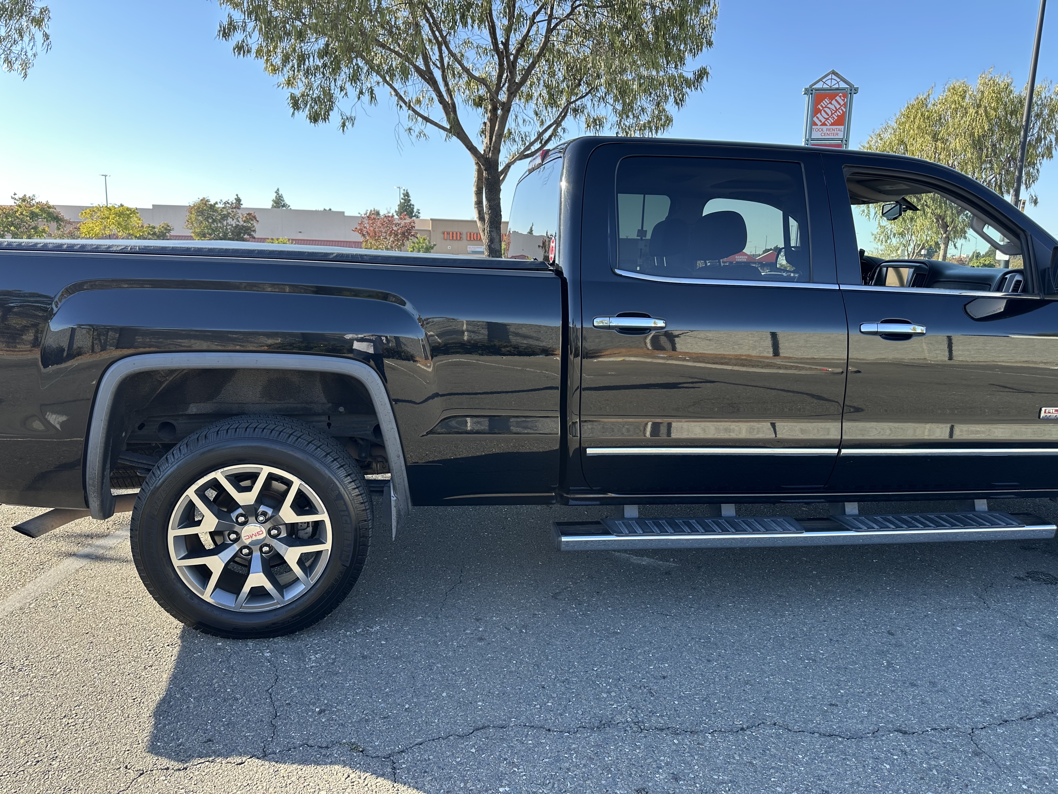 Used 2014 GMC Sierra 1500 SLT w/ All-Terrain Package AWD/4WD image 6