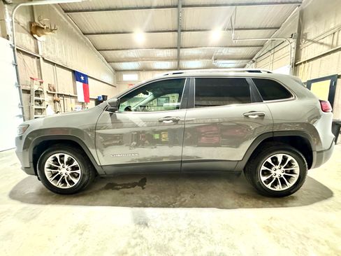 Used 2020 Jeep Cherokee Latitude Plus image 2