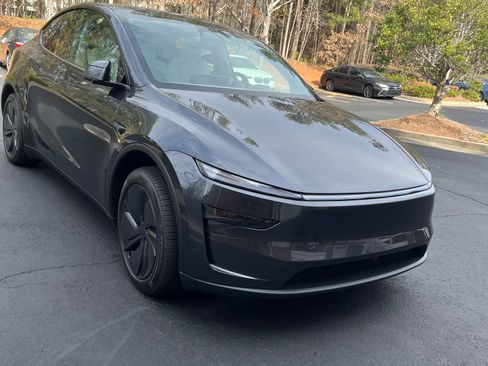 Used 2026 Tesla Model Y Long Range image 2