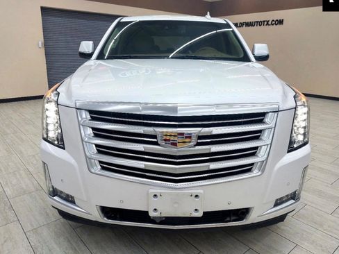 Used 2016 Cadillac Escalade Platinum image 2