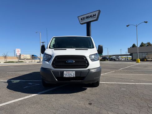 Used 2018 Ford Transit 150 XL image 5