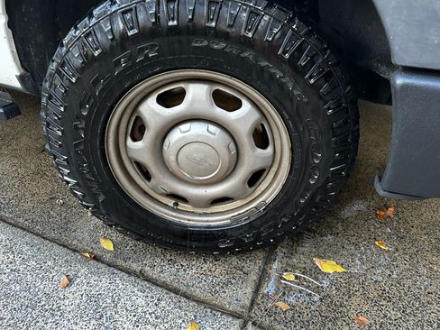 Used 2010 Ford F150 XL image 9