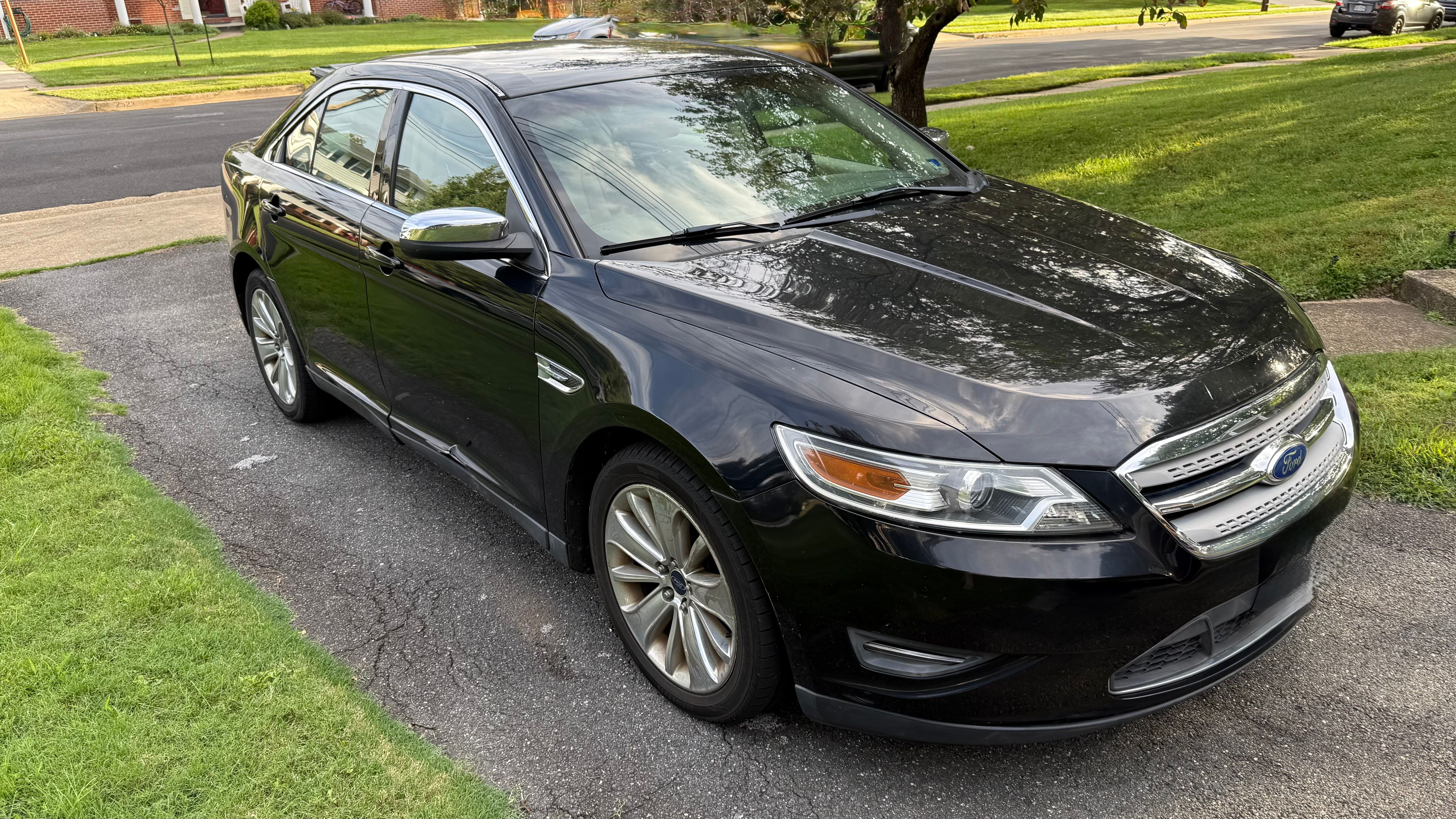 Used 2012 Ford Taurus Limited AWD/4WD image 10