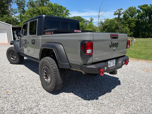 Used 2023 Jeep Gladiator Sport AWD/4WD image 17