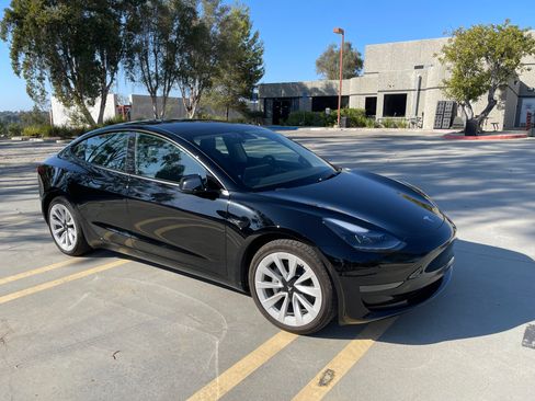 Used 2023 Tesla Model 3 Standard Range RWD image 1