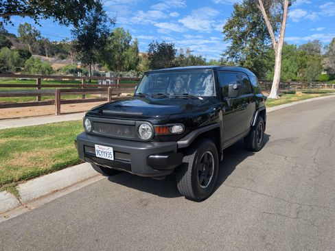 Used 2008 Toyota FJ Cruiser 2WD image 2