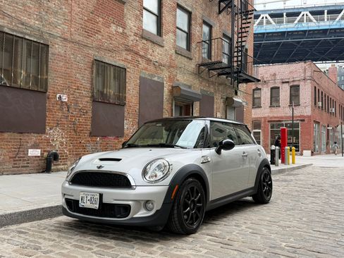 Used 2013 MINI Cooper S image 1