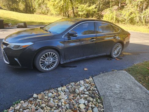 Used 2016 Toyota Avalon Limited image 12
