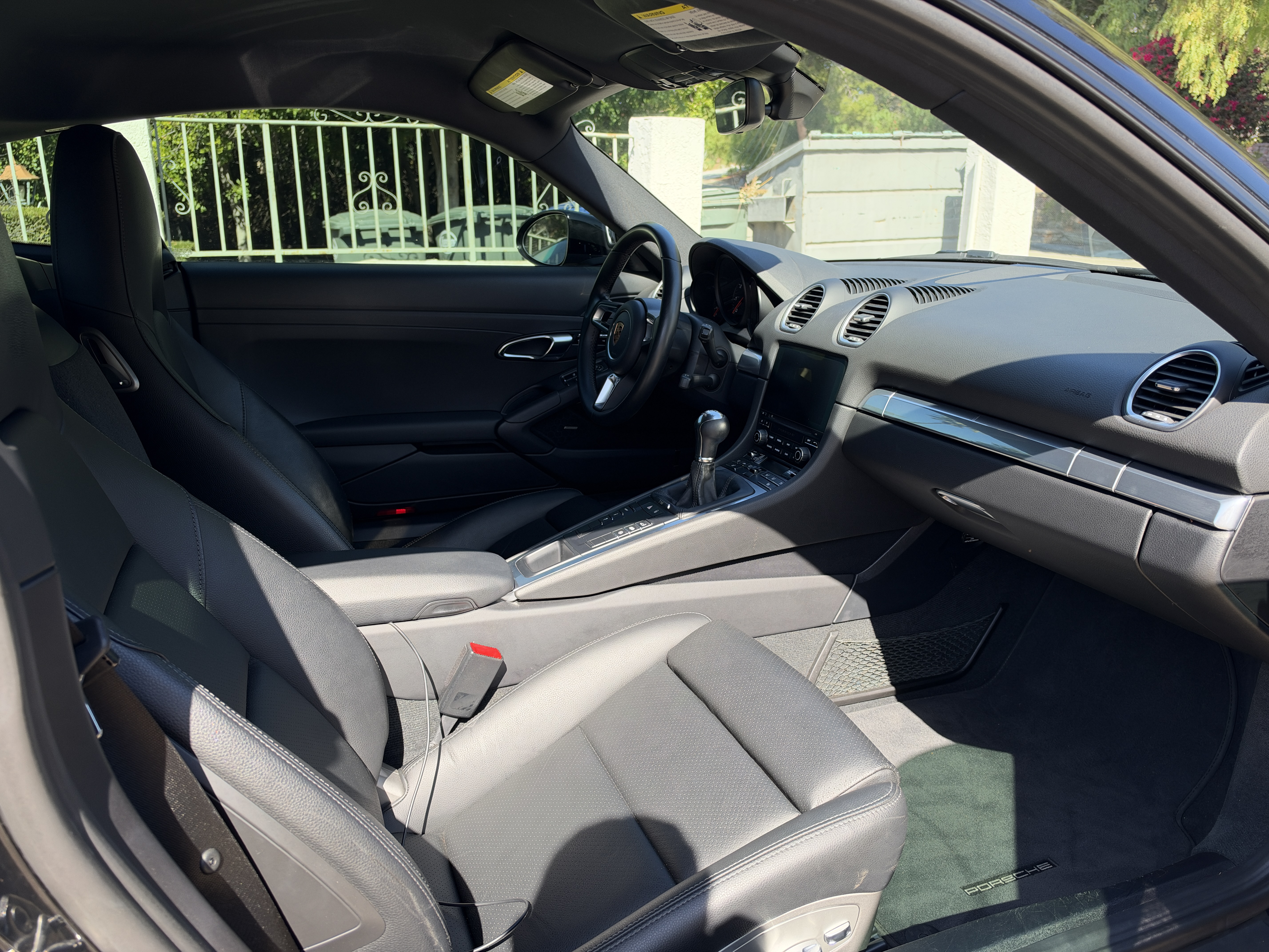 Used 2019 Porsche 718 Cayman RWD image 16