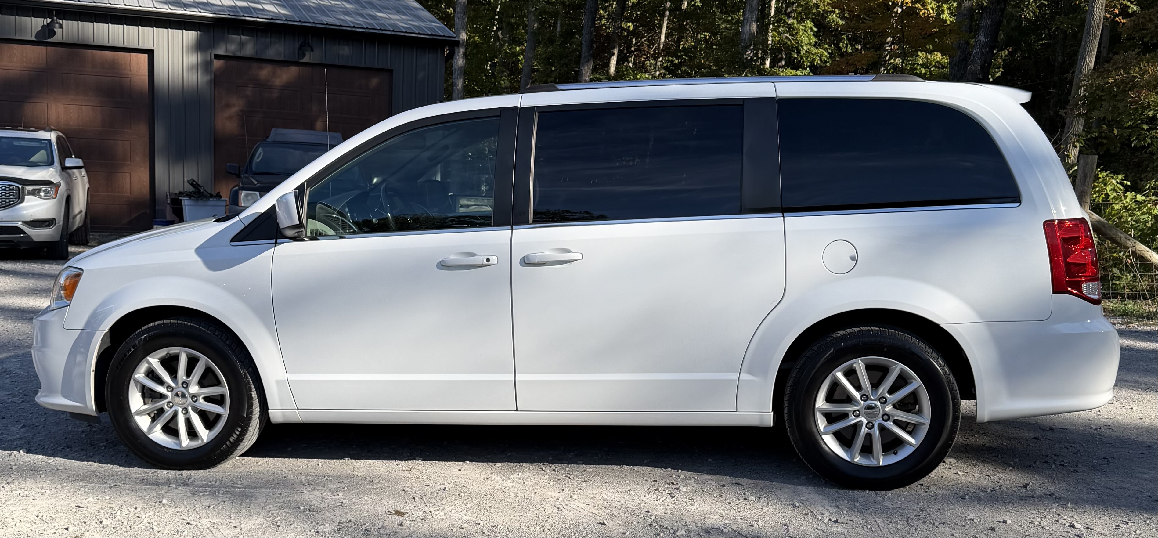 Used 2019 Dodge Grand Caravan SXT FWD image 1